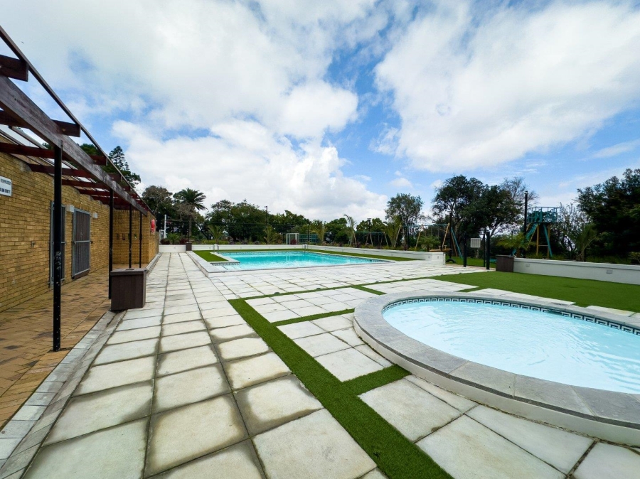 2 Bedroom Property for Sale in Loevenstein Western Cape